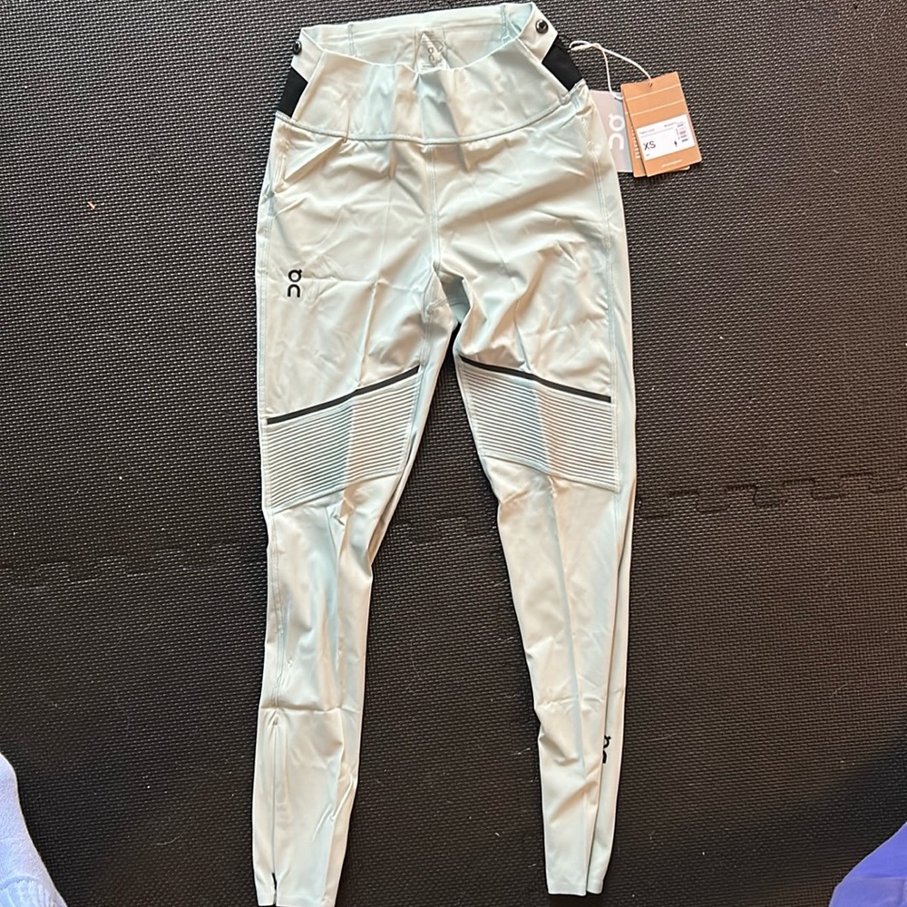 on cloud women’s running tights brand new with tags XS